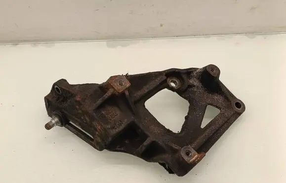 Mitsubishi Pajero A/C compressor mount bracket 7813A086