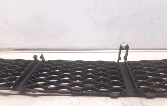 Mercedes-Benz E W211 Front bumper lower grill A2118850053