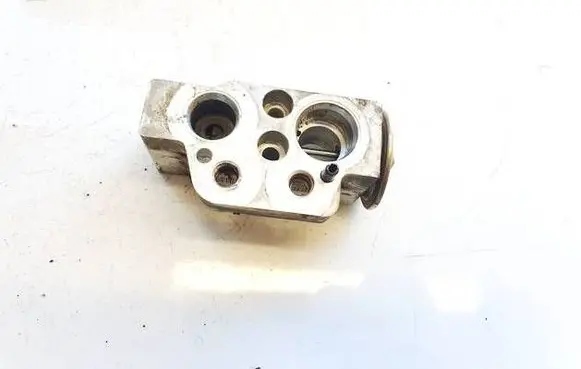 Volkswagen Touran I Air conditioning (A/C) expansion valve 1K0820679