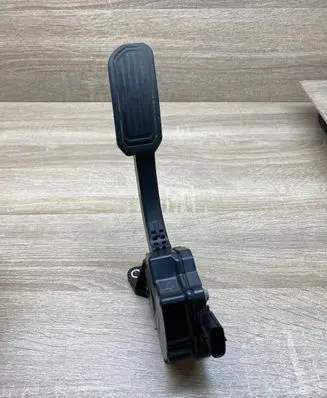 Toyota Prius (XW30) Accelerator throttle pedal 7811012050 1988008571