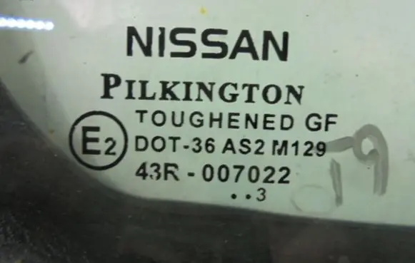 Nissan Almera Tino Rear side window