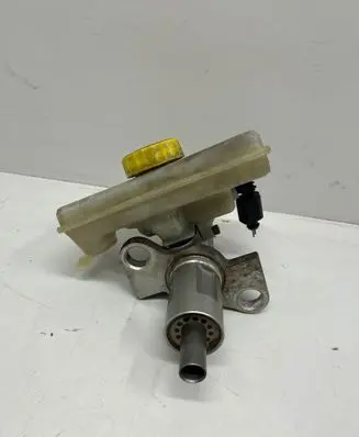 Master brake cylinder