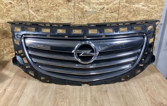 Opel Insignia A Front bumper upper radiator grill 13282567 551004542