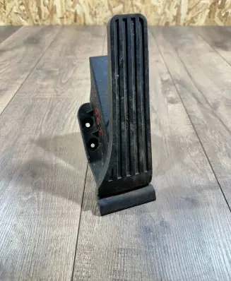 Mercedes-Benz C W204 Accelerator throttle pedal A2043000004