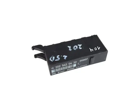 Mercedes-Benz C W202 Light module LCM 2025420432