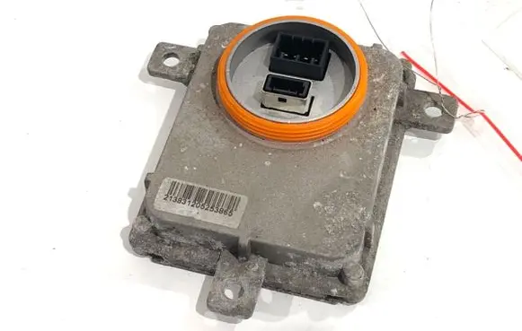 Volkswagen PASSAT B7 Voltage converter/converter module 8K0941597B