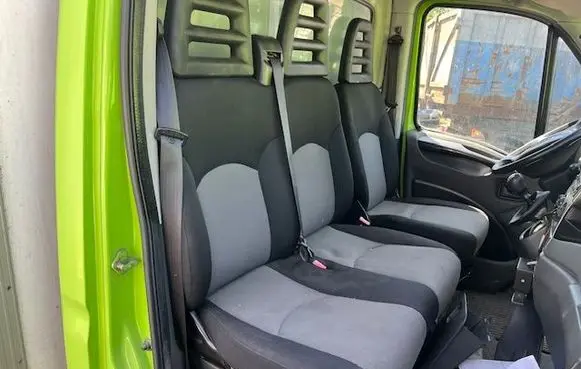 Iveco Daily 35.8 - 9 Other seats 