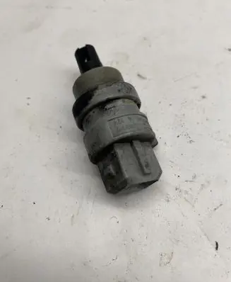 Audi A6 S6 C4 4A Air pressure sensor 02896001