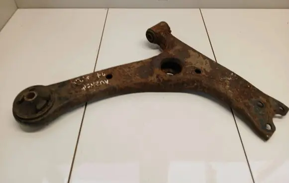 Toyota Avensis T250 Front control arm