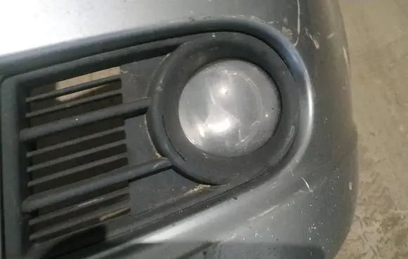 Suzuki Swift I Front bumper lower grill