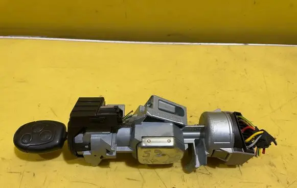 Ford C-MAX I Ignition lock 3M51-3F880-AA