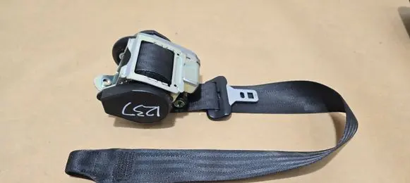 Volvo C70 Front seatbelt 31267567