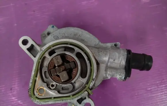 Nissan Juke II F16 Vacuum pump 146508066R 2820900005