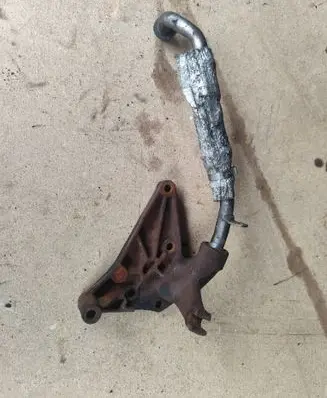 Engine mounting bracket