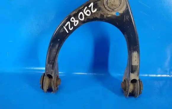 Lexus IS 220D-250-350 Front lower control arm/wishbone 4861059115