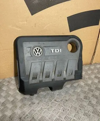 Volkswagen PASSAT B7 Engine cover (trim) 06200288