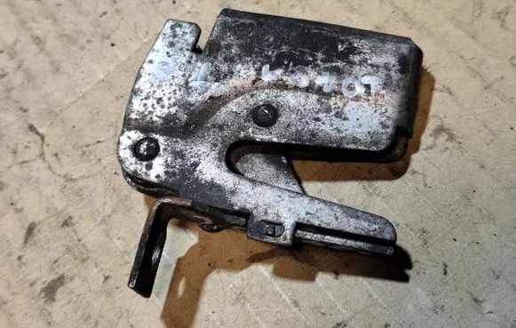Engine bonnet/hood lock/catch