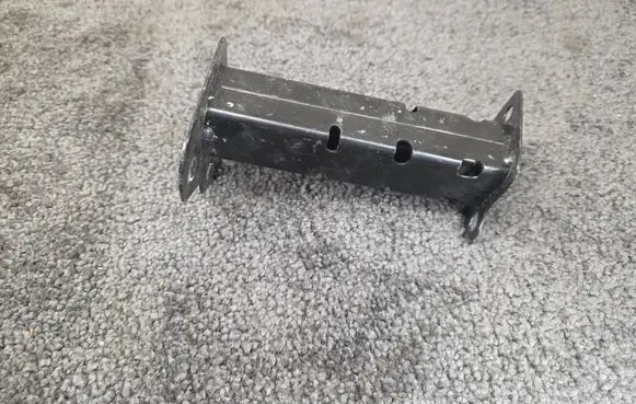 Renault Captur II Radiator support slam panel bracket 561117489R
