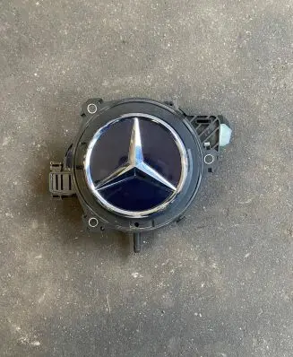 Manufacturer badge logo/emblem