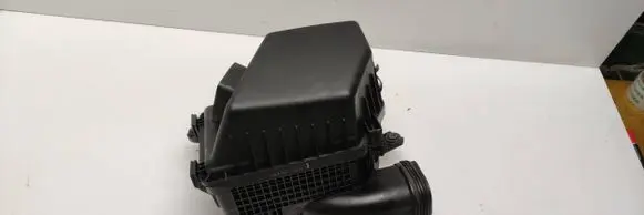 KIA Carens III Air filter box 281103z350