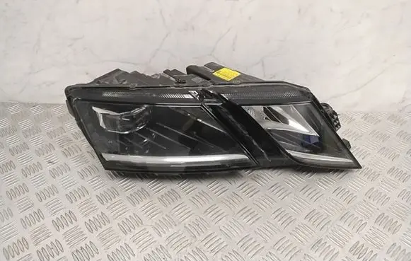 Skoda Octavia Mk3 (5E) Headlight/headlamp 5E1941016D
