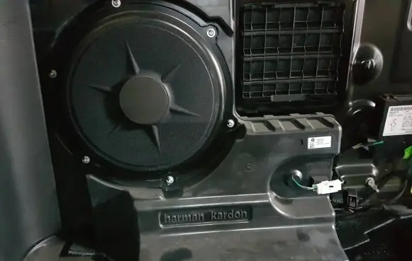 Dodge RAM Subwoofer speaker P68315544AA 8985000701A