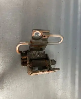 Volkswagen PASSAT B7 Front door lower hinge 3C8831411A