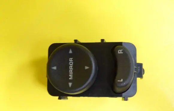 Chrysler Voyager Wing mirror switch 4685317