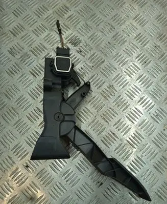 Mercedes-Benz B W245 Accelerator throttle pedal A1693000104 020707 000125