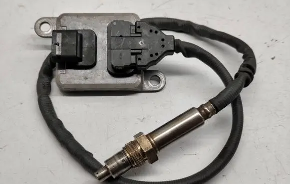 Mercedes-Benz C W205 Lambda probe sensor A0009053606 5WK96682F 0009053606