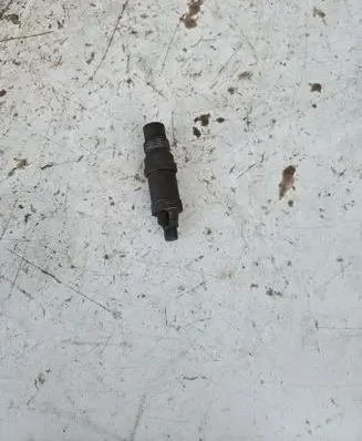 Volkswagen Golf III Fuel injector 028130201B