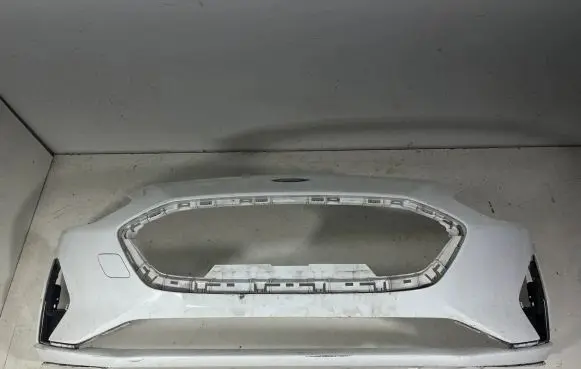 Ford Focus Front bumper JX7B17757A