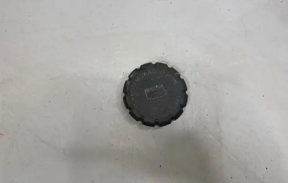 Mercedes-Benz GLC C253 Coolant expansion tank/reservoir cap 2105010615