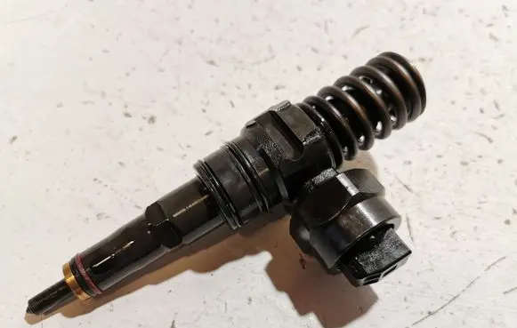 Volkswagen Sharan Fuel injector 038130073H