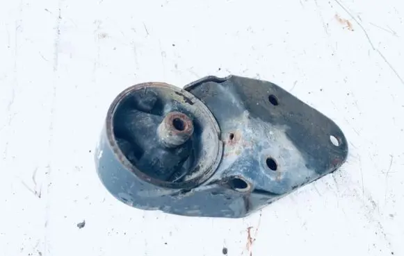 Nissan Primera Engine mount bracket 1122171j01