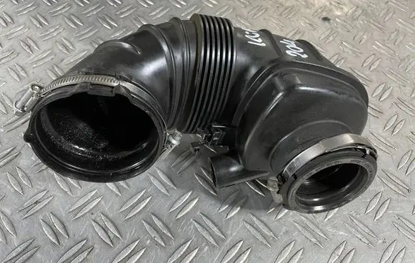 Mercedes-Benz C W204 Turbo air intake inlet pipe/hose A6510900437