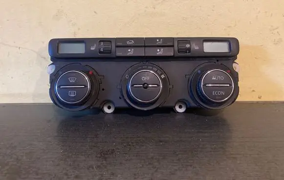 Volkswagen Touran I Climate control unit 