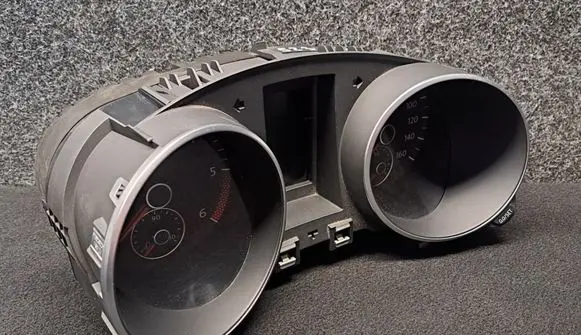Volkswagen Golf VI Speedometer (instrument cluster) 5K0920960N