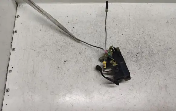 Chrysler PT Cruiser Front door lock