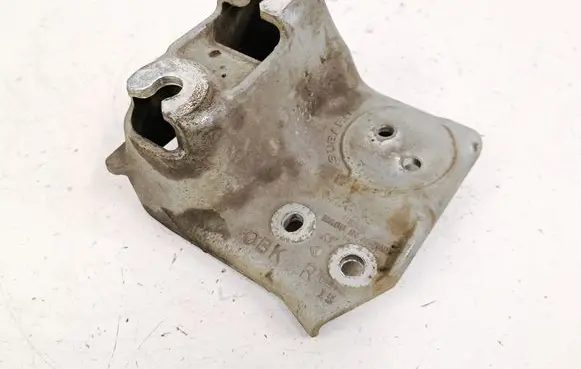 Subaru Outback (BS) Engine mounting bracket