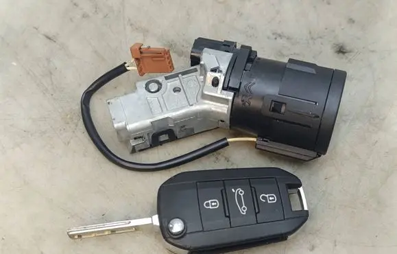 Opel Corsa F Ignition lock 9673257480