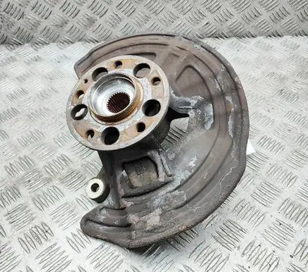 Mercedes-Benz CLA C117 X117 W117 Front wheel hub A2463320100