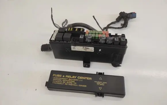 Chrysler 300M Fuse module 750AA