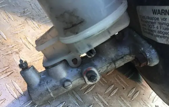 Mitsubishi Lancer Master brake cylinder