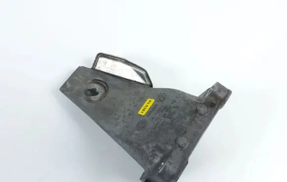BMW M5 Engine mounting bracket 2282633 KL5381