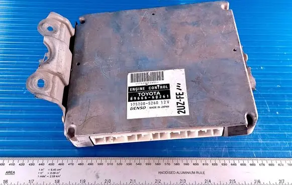 Toyota Land Cruiser (J100) Engine control unit/module ECU 8966660261 1752005260