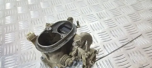 Volkswagen Golf II Throttle valve 331030063B