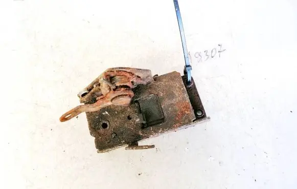 Iveco Daily 30.8 - 9 Front door lock
