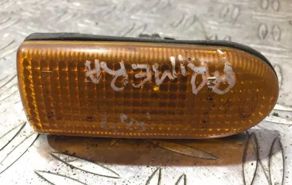 Nissan Primera Front fender indicator light 2616090j00 138260