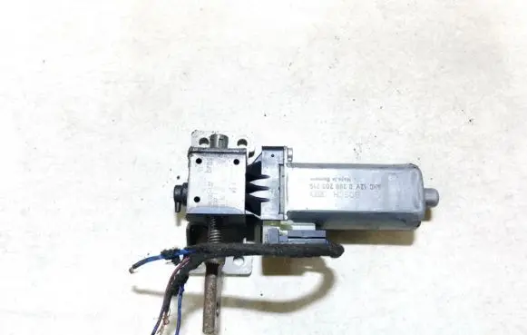 Renault Megane III Seat adjustment motor 0390203219